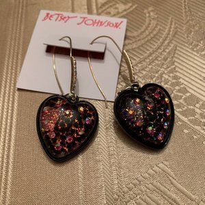 New XOX GLITTER HEART HOOK EARRINGS